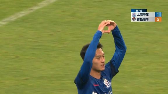 牛盈宝 媒体人：申花或许可以让蒋圣龙顶上锋线，就如同当年的范志毅